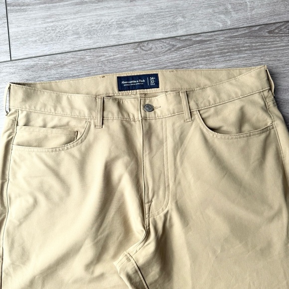 Abercrombie & Fitch The Traveler Khaki Skinny Taper Stretch Pants - Picture 4 of 15